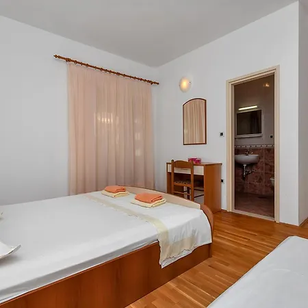 Apartment Roza *