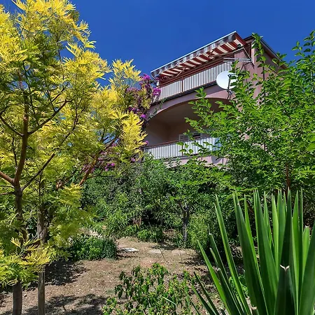 Roza Lägenhet Makarska